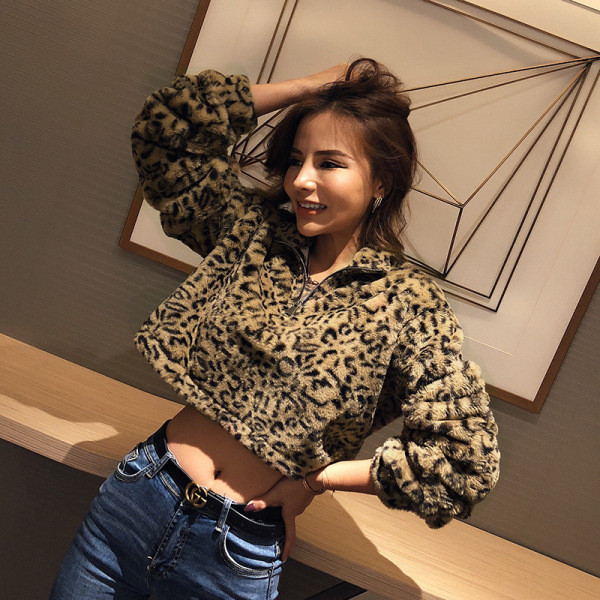 Μοντέρνα γυναικεία μπλούζα με φερμουάρ και υψηλό κολάρο - κοντό μοντέλο