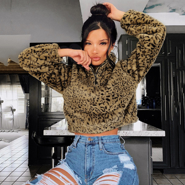 Μοντέρνα γυναικεία μπλούζα με φερμουάρ και υψηλό κολάρο - κοντό μοντέλο