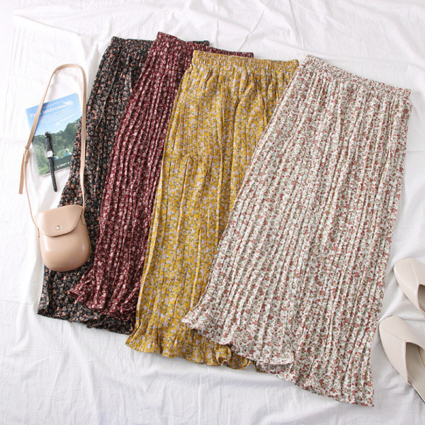 Női rakott szoknya több színben virágos motívumokkal