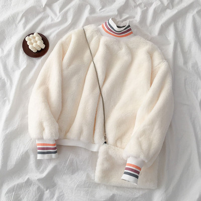 Fehér és rózsaszín női pulóver magas gallérral és hosszú ujjal