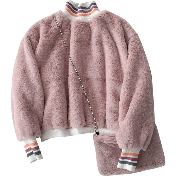 Fehér és rózsaszín női pulóver magas gallérral és hosszú ujjal