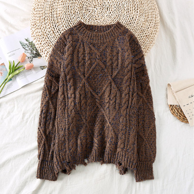 Új modell női pulóver szakadt motívummal, ovális nyakkivágással