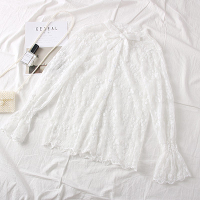 Γυναικείο πουκάμισο με δαντέλα  και μανίκια Lotus και κορδόνια σε λευκό, μαύρο και μπεζ χρώμα