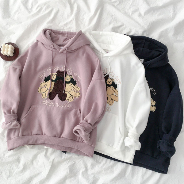 Γυναικείο casual  φούτερ σε τρία χρώματα με κεντήματα και κουκούλα