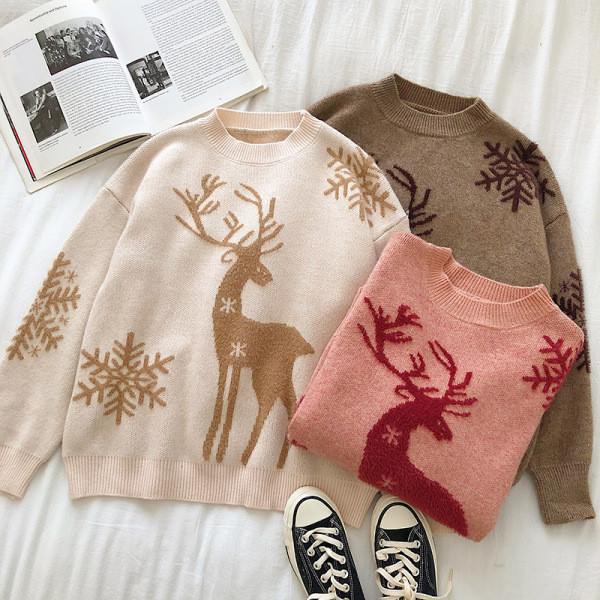 Alkalmi női pulóver rátéttel és ovális nyakkivágással, három színben