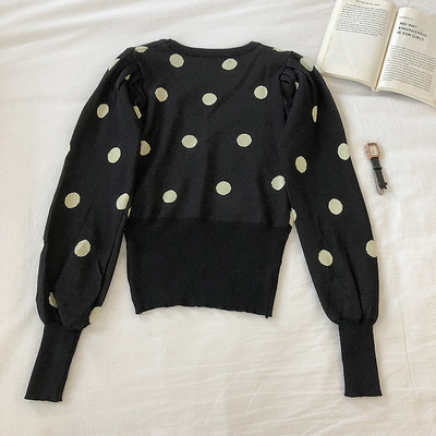 Modern női pulóver ovális nyakkivágással, hosszú ujjakkal, több színű pöttyökkel