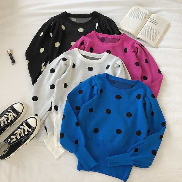 Modern női pulóver ovális nyakkivágással, hosszú ujjakkal, több színű pöttyökkel