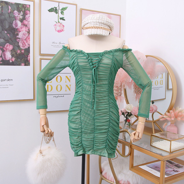 Μοντέρνο  γυναικείο φόρεμα Slim με γυμνοί ώμοι σε λευκό, κόκκινο, πράσινο και μαύρο χρώμα