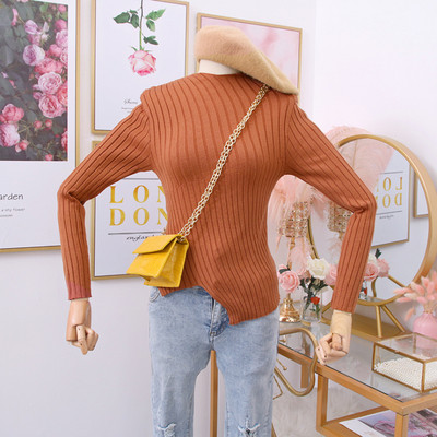 Μοντέρνο γυναικείο πουλόβερ  με στρογγυλη λαιμόκοψη σε λευκό, μαύρο, μπεζ και καφέ χρώμα