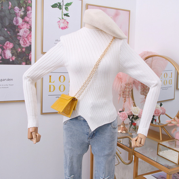 Μοντέρνο γυναικείο πουλόβερ  με στρογγυλη λαιμόκοψη σε λευκό, μαύρο, μπεζ και καφέ χρώμα