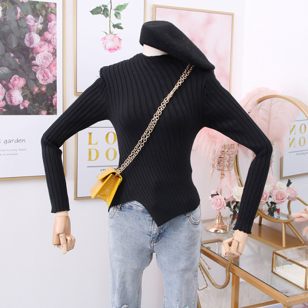 Μοντέρνο γυναικείο πουλόβερ  με στρογγυλη λαιμόκοψη σε λευκό, μαύρο, μπεζ και καφέ χρώμα