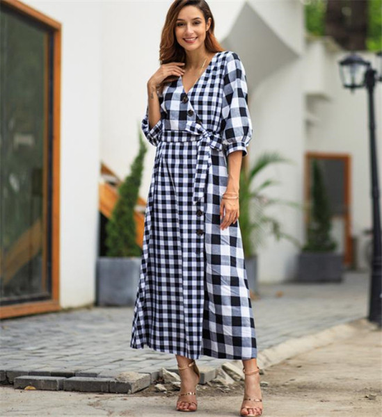 Női modern kockás ruha aszimmetrikus modell hasítékkal, két színben