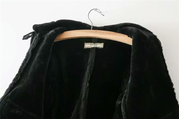 ÚJ Női őszi-téli kabát puha béléssel és fekete zsebekkel