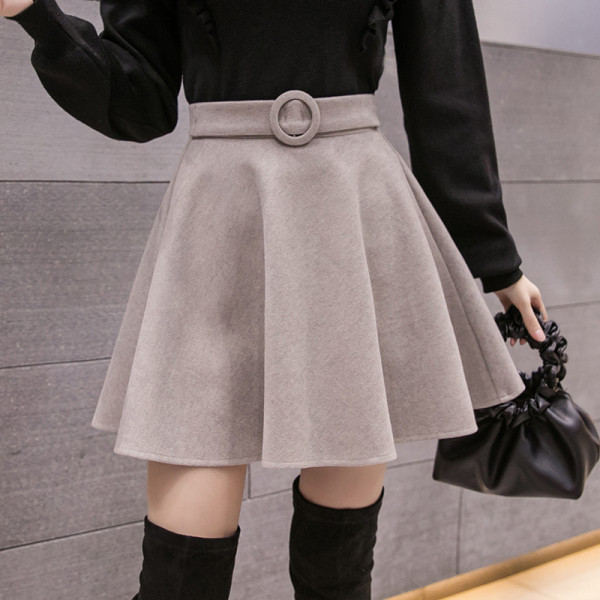 Μοντέρνα γυναικεία  φούστα με ζώνη στη  μέσης με μαύρη και γκρι χρώμα