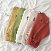 Alkalmi női blúz öt színben, hímzéssel és ovális nyakkivágással