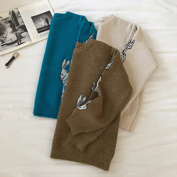 Γυναικείο casual πουλόβερ με κουνέλι εφαρμογών και οβάλ λαιμόκοψη σε τρία χρώματα