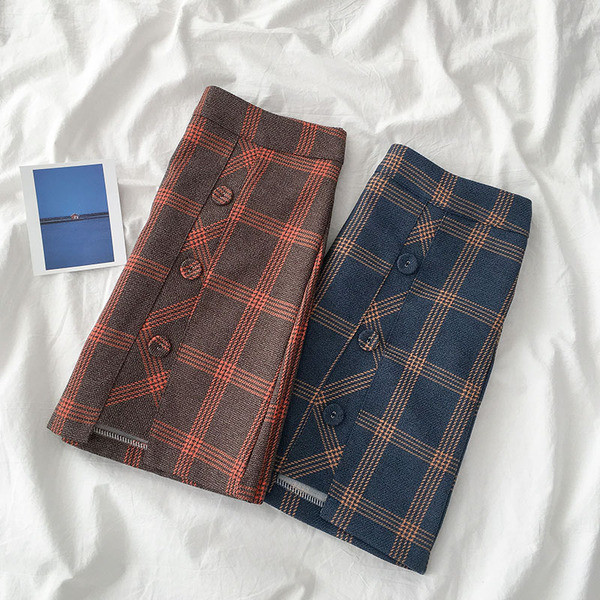 Μοντέρνα γυανικεία φούστα με  κουμπί σε ρετρό στυλ και υψηλή μέση