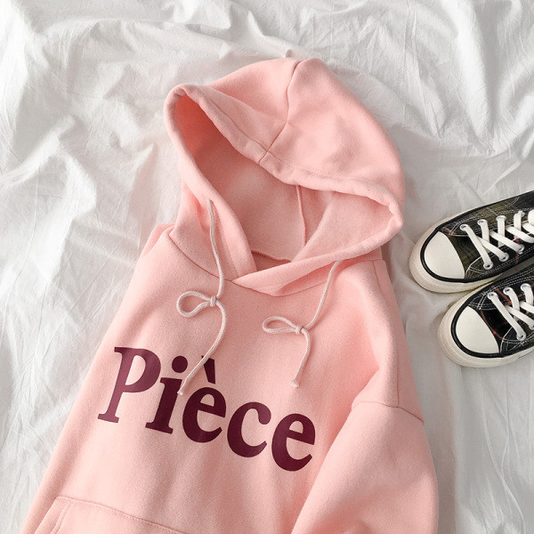 Napi női pulóver rózsaszín és bézs színben felirattal és kapucnival