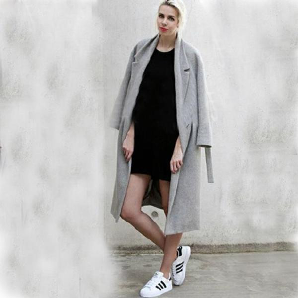 Елегантно дамско дълго палто с копчета подходящо за есента и зимата в сив цвят 
