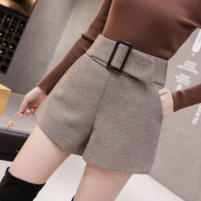 Téli rövidnadrág szürke, bézs és barna övvel