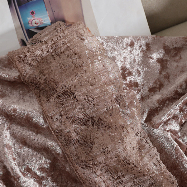 Modern női bársony blúz csipkével és alacsony gallérral