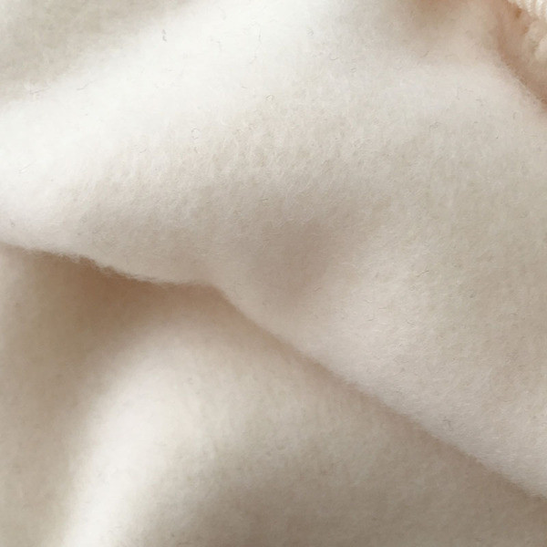 Alkalmi női blúz bézs és fekete színben, rátéttel