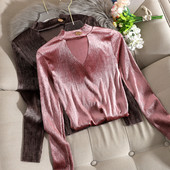 Πλισέ γυναικεία μπλούζα από βελούδο με V-neckline