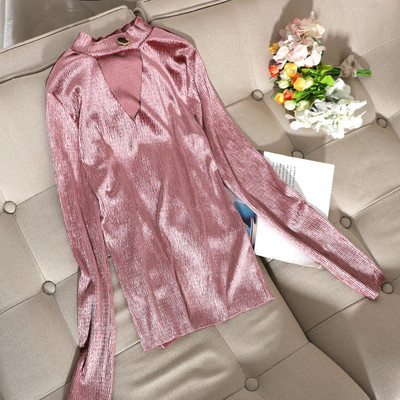 Πλισέ γυναικεία μπλούζα από βελούδο με V-neckline