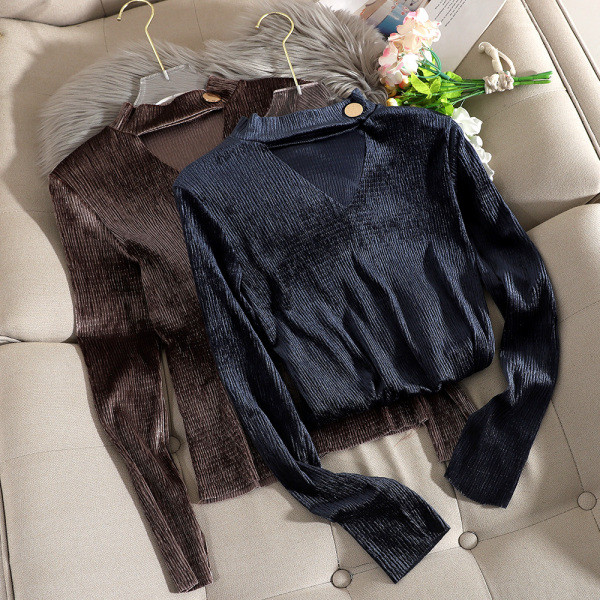 Πλισέ γυναικεία μπλούζα από βελούδο με V-neckline