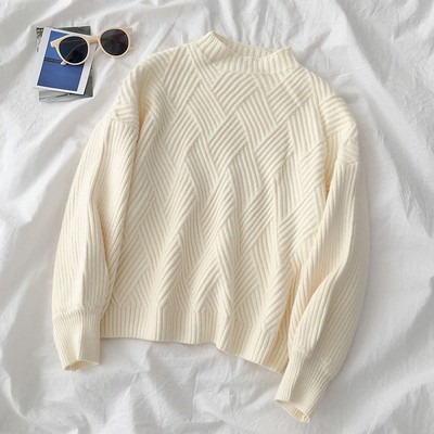 Γυναικέιο πουλόβερ σε πέντε χρώματα με οβάλ ντεκολτέ και μακριά μανίκι