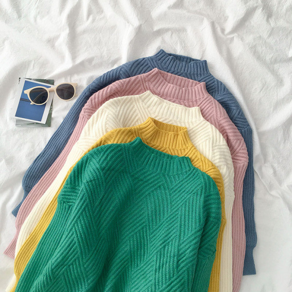 Γυναικέιο πουλόβερ σε πέντε χρώματα με οβάλ ντεκολτέ και μακριά μανίκι