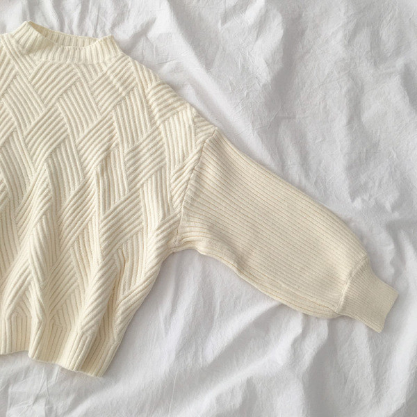 Γυναικέιο πουλόβερ σε πέντε χρώματα με οβάλ ντεκολτέ και μακριά μανίκι