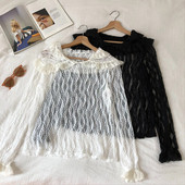 Modern női csipkeblúz ovális nyakkivágással, fehér és fekete színben