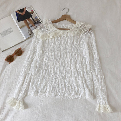 Modern női csipkeblúz ovális nyakkivágással, fehér és fekete színben