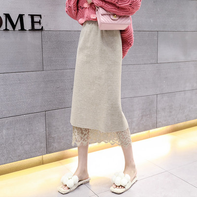 Női szoknya hasítékkal és csipkével bézs és fekete színben