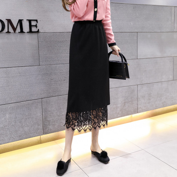 Női szoknya hasítékkal és csipkével bézs és fekete színben