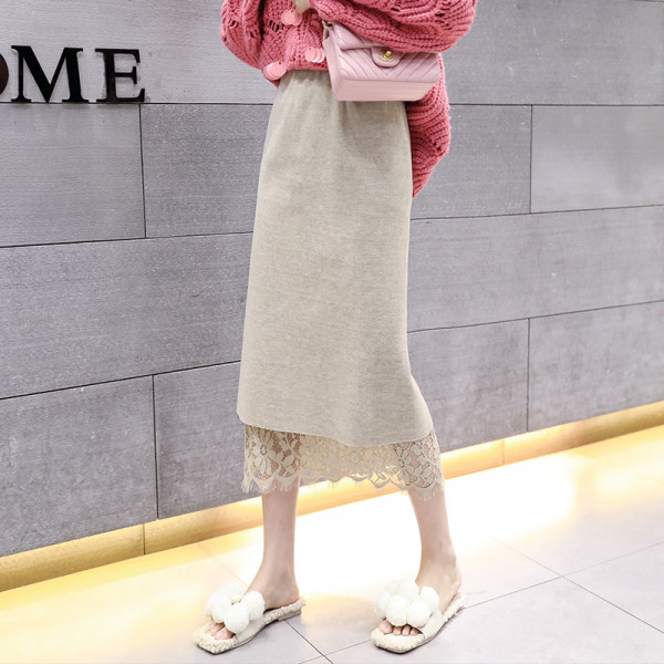 Női szoknya hasítékkal és csipkével bézs és fekete színben