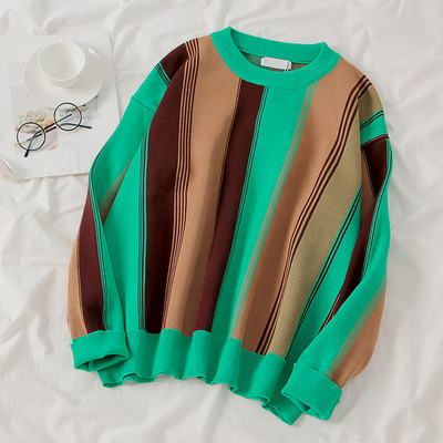 Νέο μοντέλο  γυναικείο πουλόβερ  με ωοειδές λαιμόκοκκο και μακρύ μανίκι σε πράσινο χρώμα