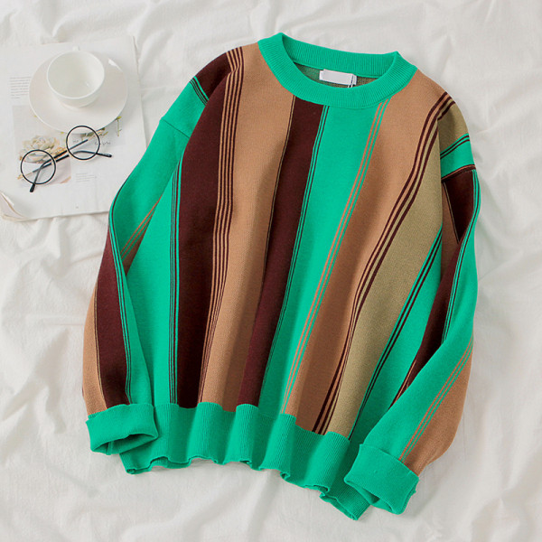 Νέο μοντέλο  γυναικείο πουλόβερ  με ωοειδές λαιμόκοκκο και μακρύ μανίκι σε πράσινο χρώμα