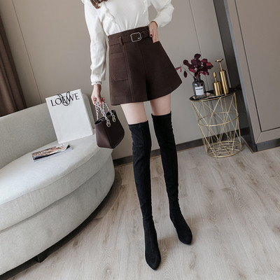 Női rövidnadrág széles modell négy színben, övvel