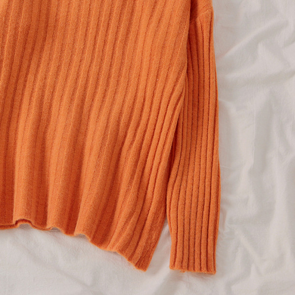 Γυναικείο κομψό πουλόβερ  με υψηλό κολάρο σε τέσσερα χρώματα και ένα μακρύ μανίκι