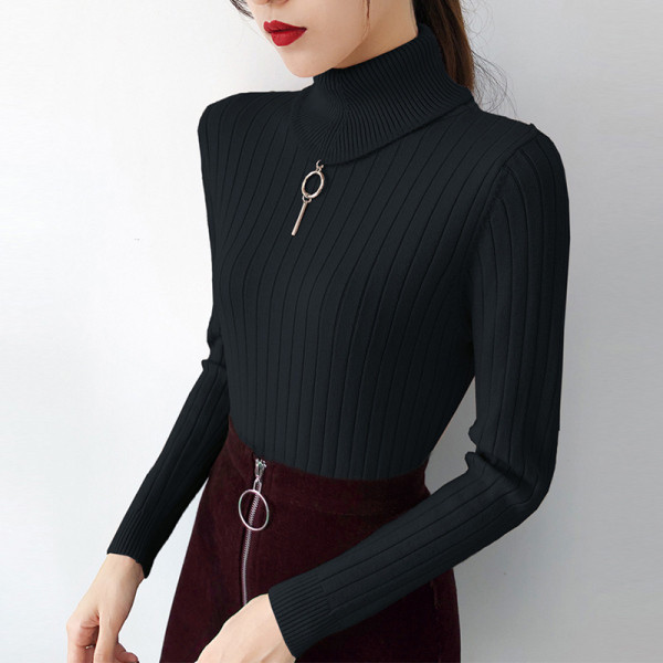 Modern női pulóver négy színben, magas gallérral és fém elemmel