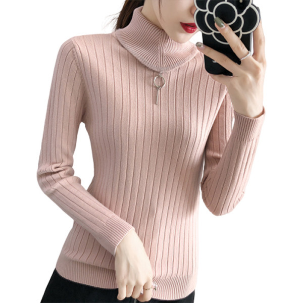 Modern női pulóver négy színben, magas gallérral és fém elemmel