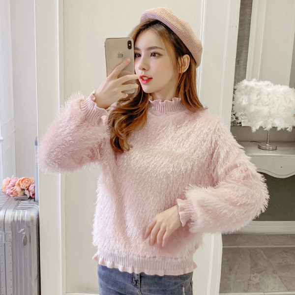 Χνουδοτό γυναικείο πουλόβερ σε λευκό και ροζ με ημικυκλικό κολάρο