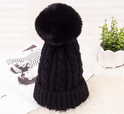 Női téli kötött sapka pehellyel több színben