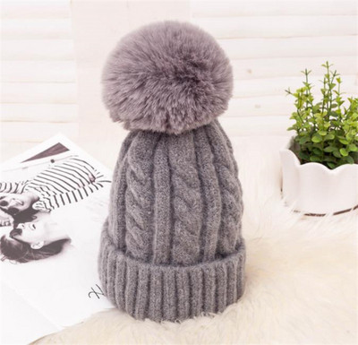 Női téli kötött sapka pehellyel több színben