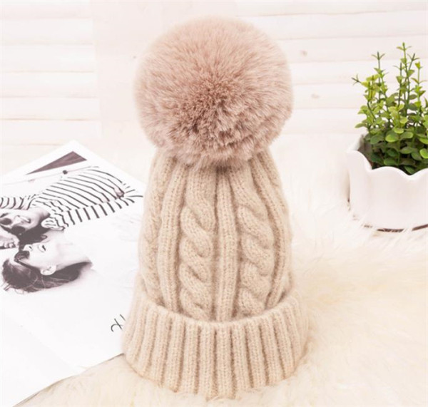 Női téli kötött sapka pehellyel több színben