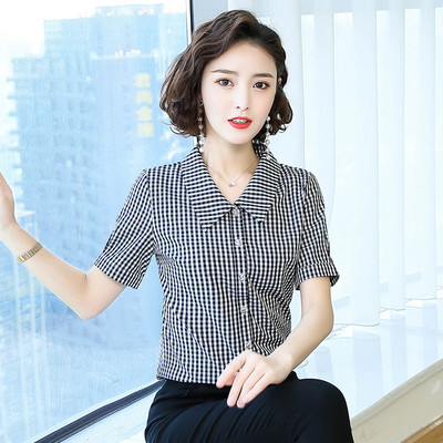 Καρό γυναικείο  πουκάμισο με κλασικό γιακά σε μαύρο και κόκκινο χρώμα