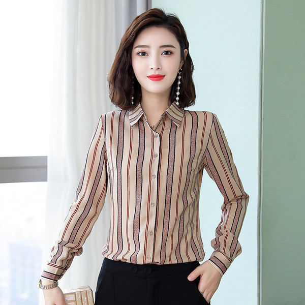 Új modell csíkos női ing gombokkal és klasszikus gallérral - két modell