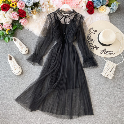 Modern női ruha tüllel és gombokkal több színben